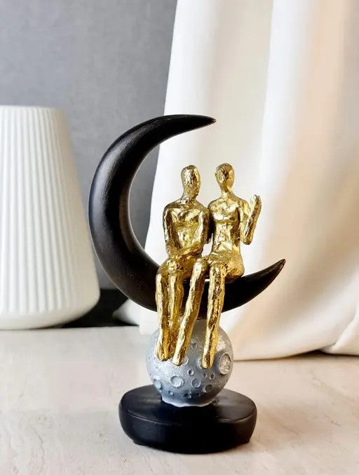 Romantic Couple Showpiece – Elegant 18cm Ceramic Figurine for Home Décor & Gifting (Gold)